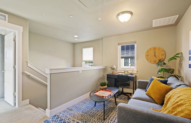 Quiet Urban Community – Designer Home W/ Hot Tub! - Foto 21