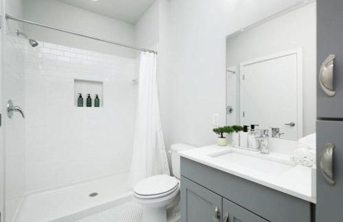 Chic 1BR w Gym & Parking Near Rvrwalk & Dome - Foto 66