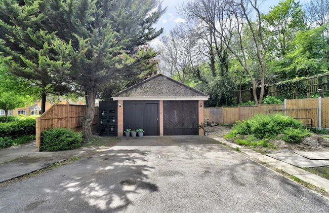 Cozy Guest Lodge With a Large Secluded Garden - Photo 23