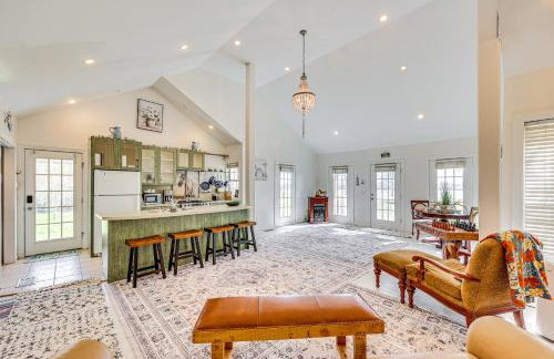 Walk to Lake Chicot Cottage with Yard and Views! - Foto 7