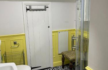 Stunning 2-bedroomed Cottage - Photo 42