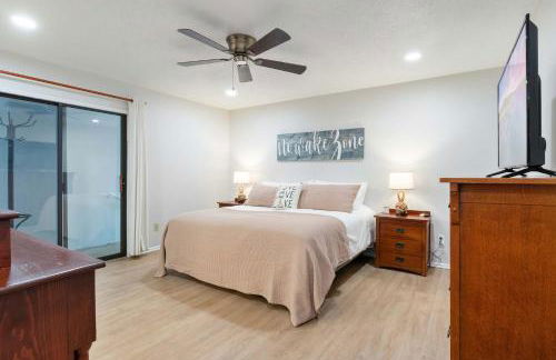 Lakefront Home Private Dock with Main Channel View - Foto 16