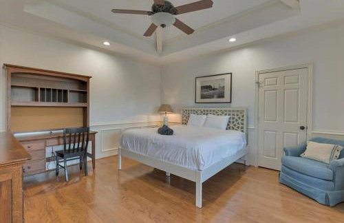 Gorgeous Vacation Home w Private Pool - Photo 37