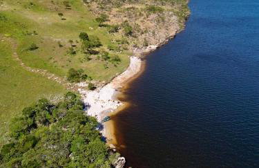 Refúgio na Lapinha com dois chalés, ideais para casal, família ou pequeno grupo de amigos, com acesso privativo à lagoa, caiaques e quadra de beach tennis - Foto 8