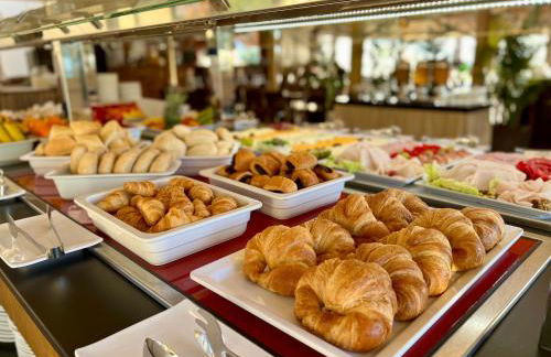 Ramada Hotel & Suites by Wyndham Costa del Sol - Photo 14