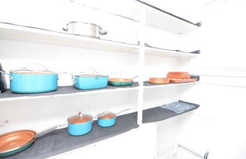 Spacious Home with Parking, Laundry - Near RU, RWJ, NJ Transit - Foto 23