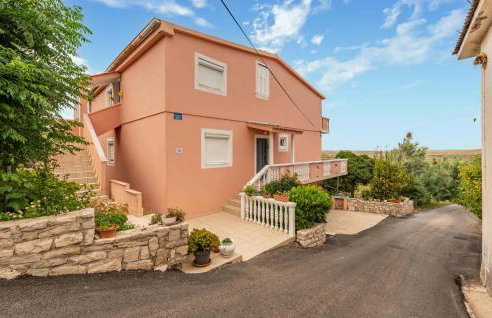 Lovely Apartment In Stara Vas With Wifi - Photo 10