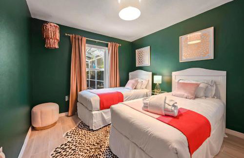 Disney World Getaway: 4 Br - Sunroof - BBQ Bliss - Foto 10