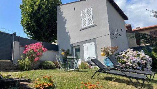 La maisonnette de Julien - 3 étoiles - Foto 1, Garden, sunbed, Garden view