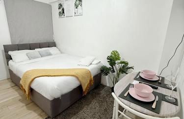 Stylish 2-Guest Studio with Netflix, Prime - FREE WIFI & FREE PARKING - Aroluchi Ville - Foto 17