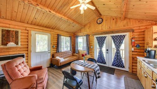 Cozy Farm Cabin - 9 Mi to Trout Creek! - Foto 3
