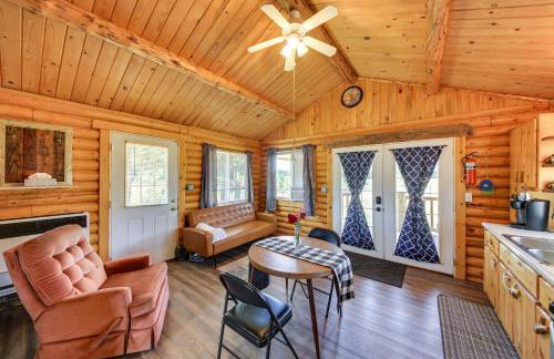 Cozy Farm Cabin - 9 Mi to Trout Creek! - Foto 3