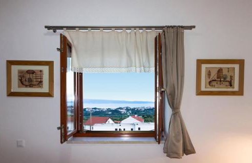 4 Bedroom Beautiful Home In Mravinci - Photo 26