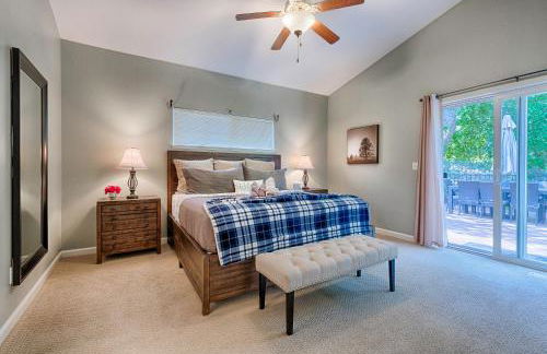 Spacious 4BD 3BA with hot tub, fire pit, and wraparound deck - Foto 10