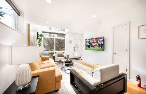 Designer Fremont Retreat w Mount Views & Office - Photo 8