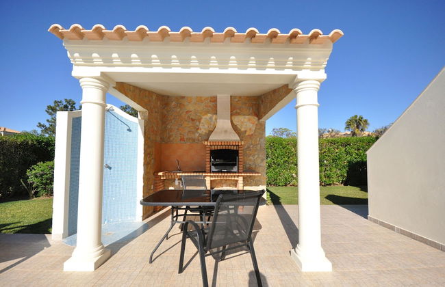 6 Bedrooms, Walking Distance to Amenities, Private Pool, Free AC and Wifi - Foto 29