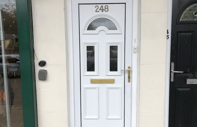 Lovely 2-bed Apartment in Solihull - Foto 21