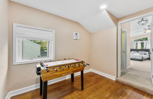 Patio Paradise Stylish 3BR Home with Gaming Room - Photo 39