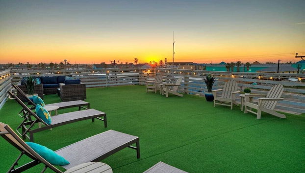 Rooftop Patio w/ View, Pool, Near the Beach Lost Shaker of Salt by Avantstay - Foto 5, Interior