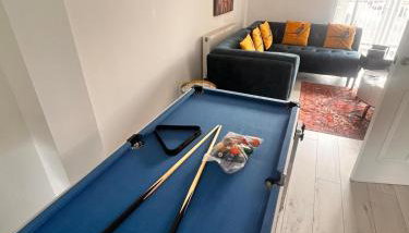 5 bedroom 3 Bathroom townhouse,Parking, Netflix, Pool table, Wifi,Nr Sandwell Hospital and train station - Foto 4