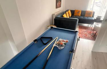 5 bedroom 3 Bathroom townhouse,Parking, Netflix, Pool table, Wifi,Nr Sandwell Hospital and train station - Foto 4