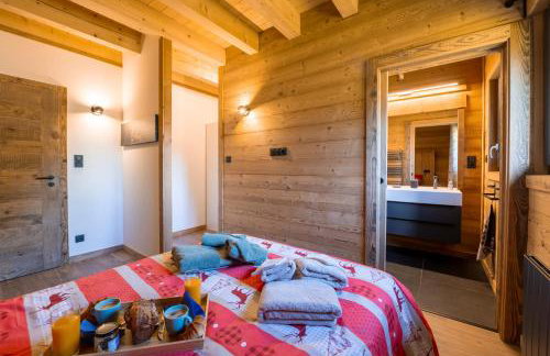Chalet paisible 3 étoiles Sauna, Cheminée, Terrasse Sud, Vue montagne, Bois & Pierre authentique et confort moderne - Photo 7