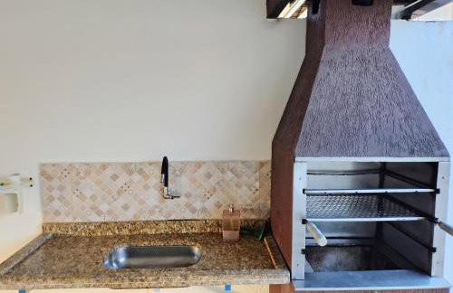 Refúgio Guarajuba, 50m da Praia, Piscina, Recarga EV, área gourmet, churrasqueira - Foto 13