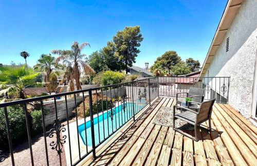 4BR Family Home, Private Pool & BBQ, Near Strip - Foto 16