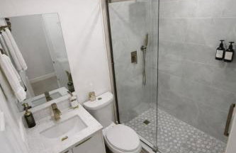 Sunny Oasis Near the Beach with 4BR and 3BA Pool Home - Foto 24