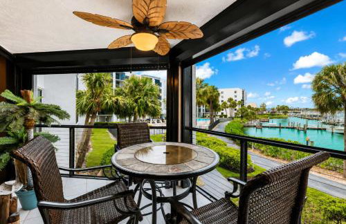 Waterfront Island Oasis! Heated Pool with Stunning View & 2 Full Bath - Foto 24
