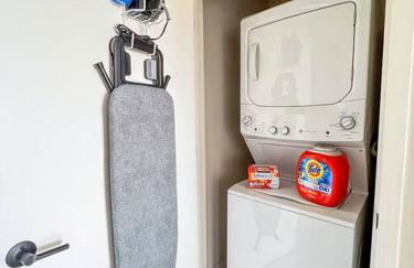 Boho-Luxe Studio - Pink Accents & Mountain Calm - Foto 14