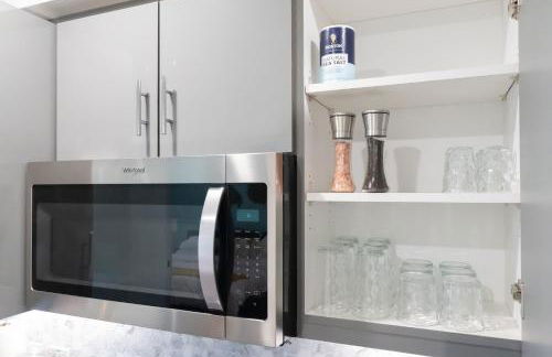 Downtown-Elevator-King Bed-Garage Parking-Laundry - Foto 58