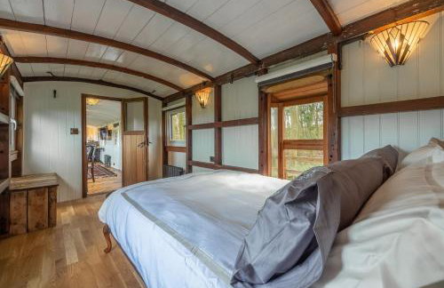 The Railway Carriage - Photo 21