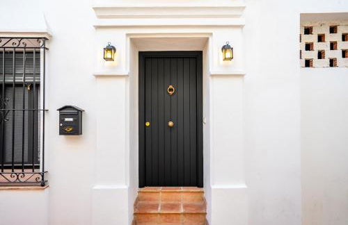 House in the Old Town of Marbella with Private Pool and Free Parking - Photo 8