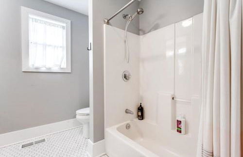 Brookwood Getaway Stock Tank Pool Outdoor Theater - Foto 32