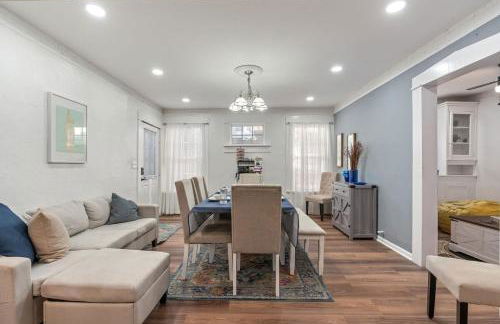 Mara Retreat with Fire Pit-Grill-Patio-Games-Jacuzzi - Photo 2