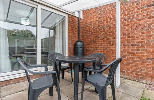 Telford Centre House with Parking, Garden, Wi-Fi - Photo 27