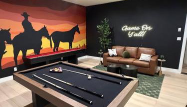 The Longhorn Luxe with Game Room and Fire pit and Karaoke - Foto 1