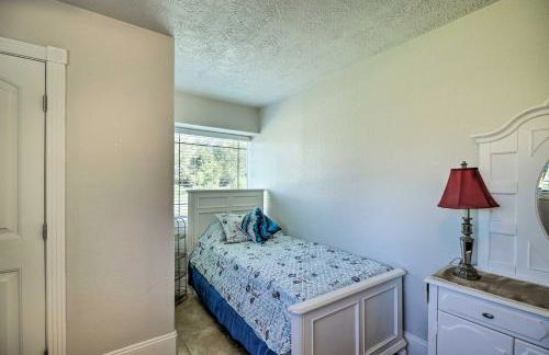 Spacious Seabrook Home with Patio 1 Mi to Beach! - Foto 32