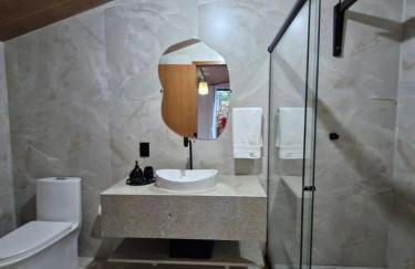 Chalé da Cachoeira - Cachoeira particular dentro da hospedagem - Foto 49