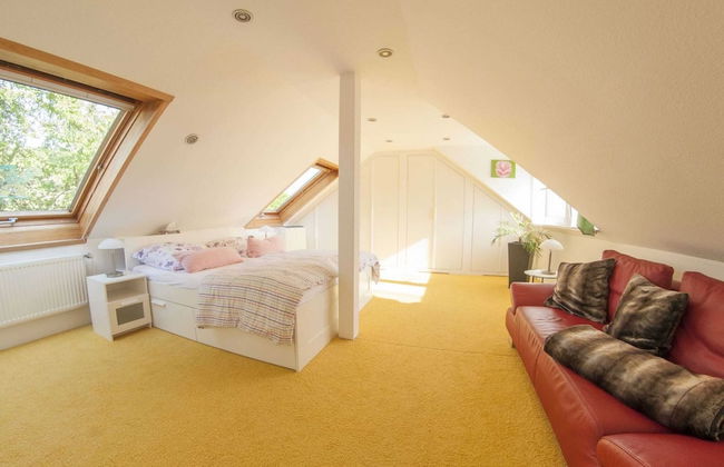 Holiday Home with Garden & Terrace near Rennsteig in Thuringian Forest - Foto 3