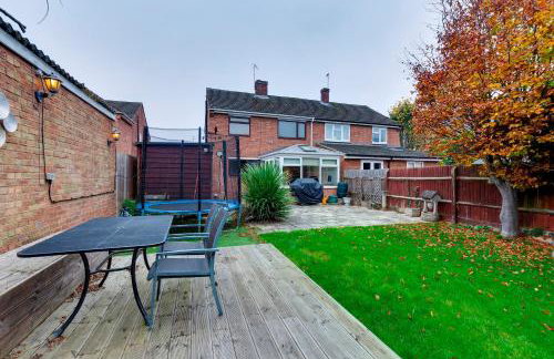 Pass the Keys Spacious and modern house with Free Parking - Photo 53