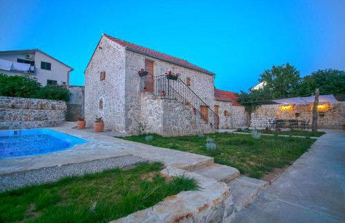 Heritage House Vrime - stone house with heated pool - Photo 61