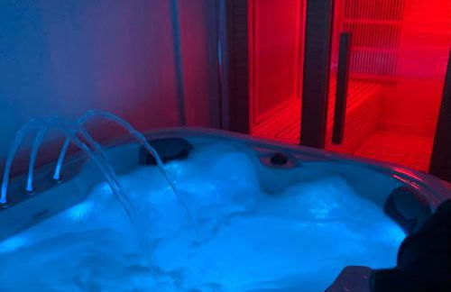 Relaxing Getaway With Hot Tub & Sauna Sleeps 6 - Foto 70