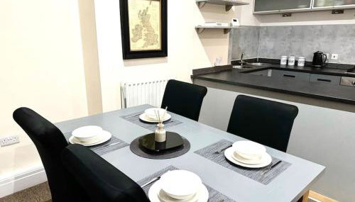 City Centre 2 Bed 2 Bath Apartment - Foto 4