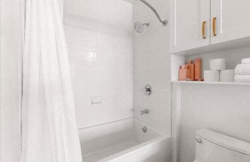 Bright Spacious 2BR 2BA Open Layout - Foto 18