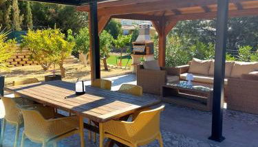 Luxury Villa with Pool & Garden - Foto 3