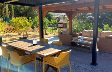 Luxury Villa with Pool & Garden - Foto 3