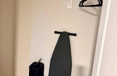 Luxury 4BR Retreat 10 Mins to Downtown & Lake - Photo 12