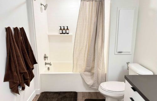 Upscale Escape 10 Min from Disneyland With Pool & Gym - Foto 67